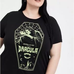 Universal Monsters Dracula Coffin Glow Top
- Black NWOT